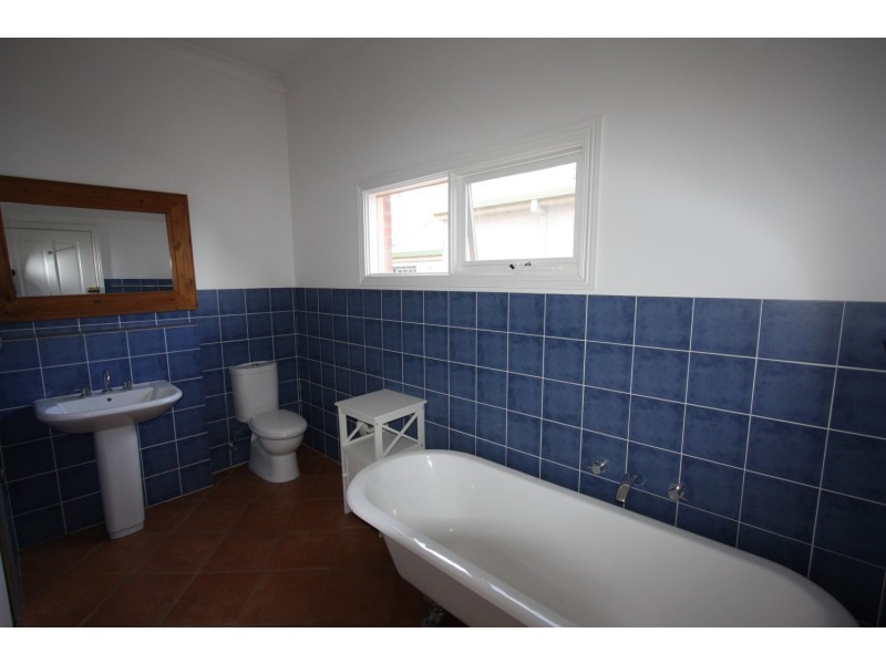 229 Kincaid Street, Wagga Wagga NSW 2650