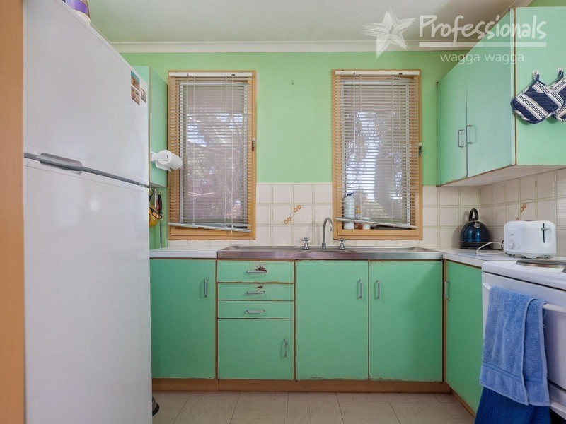 60 Mckell Avenue, Mount Austin NSW 2650