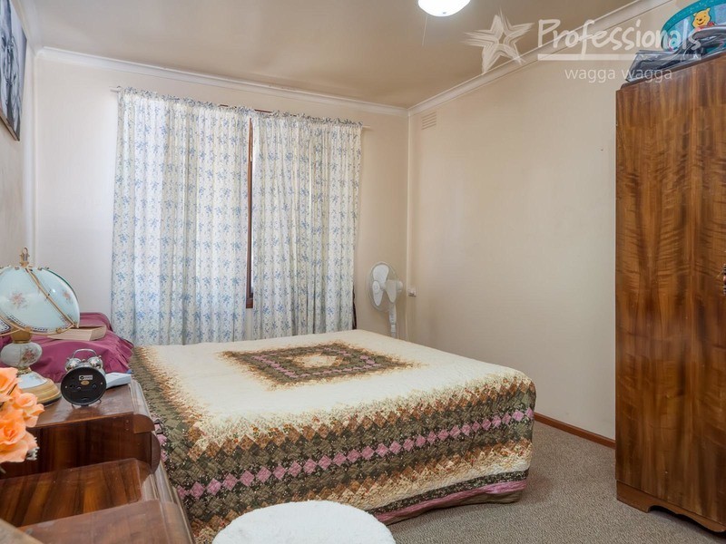 60 Mckell Avenue, Mount Austin NSW 2650