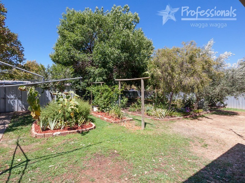 60 Mckell Avenue, Mount Austin NSW 2650