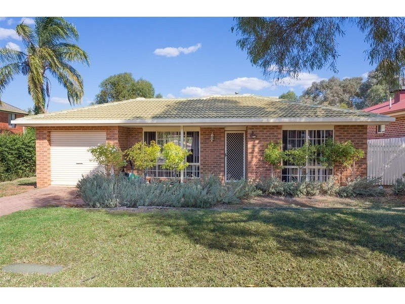60 Pugsley Avenue, Estella NSW 2650