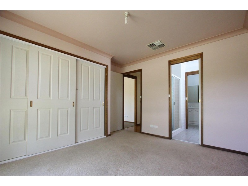 60 Pugsley Avenue, Estella NSW 2650