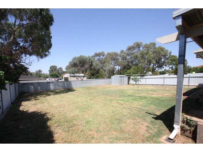 60 Pugsley Avenue, Estella NSW 2650