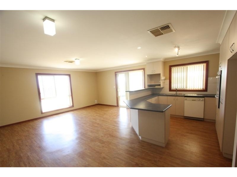 6 Bokara  Place, Wagga Wagga NSW 2650