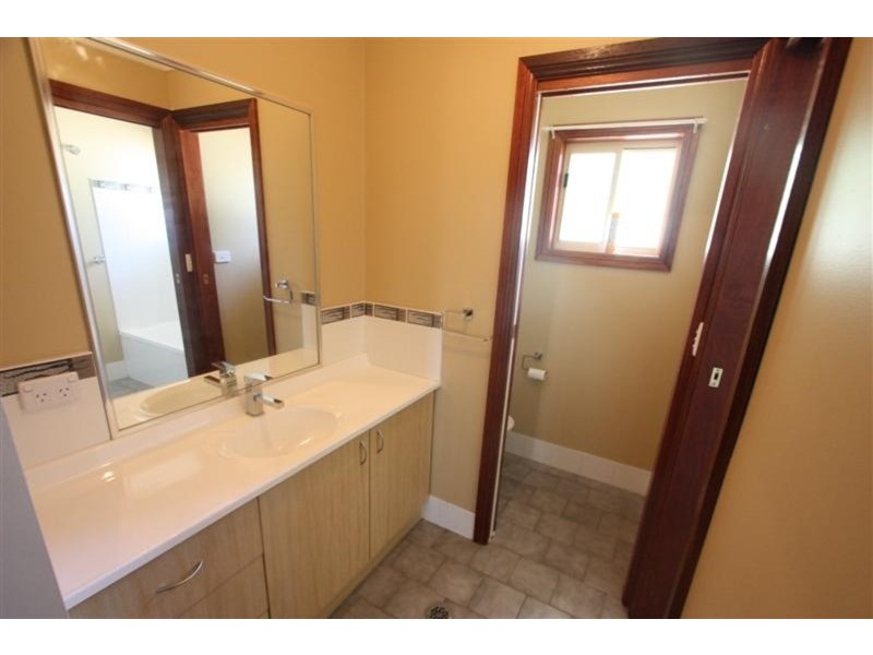 6 Bokara  Place, Wagga Wagga NSW 2650