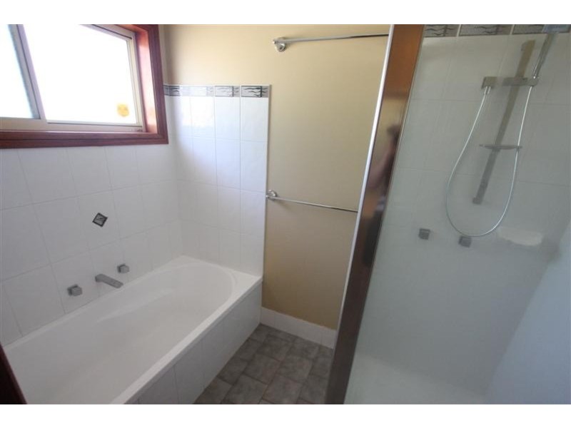 6 Bokara  Place, Wagga Wagga NSW 2650