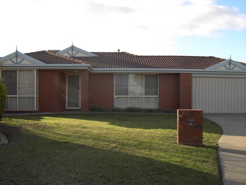 13 Malebo Place, Wagga Wagga NSW 2650