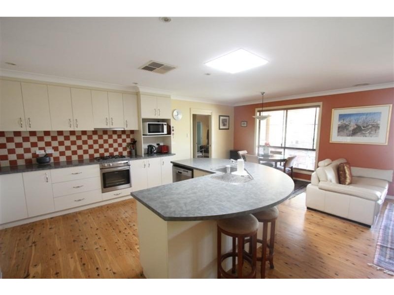 8 Galleon  Place, Wagga Wagga NSW 2650