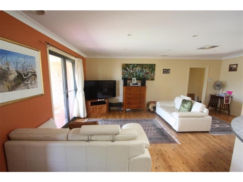 8 Galleon  Place, Wagga Wagga NSW 2650