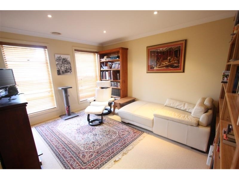 8 Galleon  Place, Wagga Wagga NSW 2650