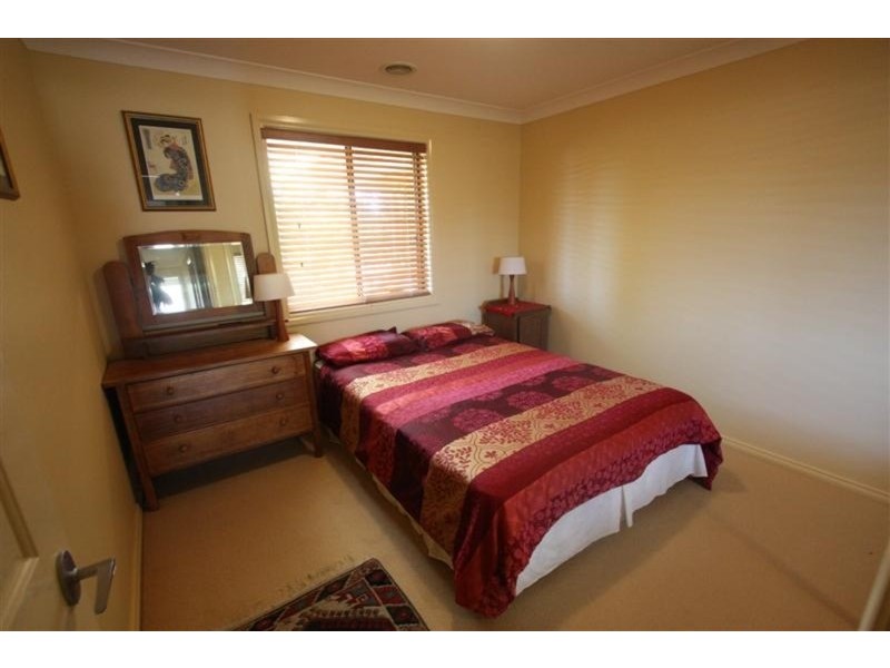8 Galleon  Place, Wagga Wagga NSW 2650