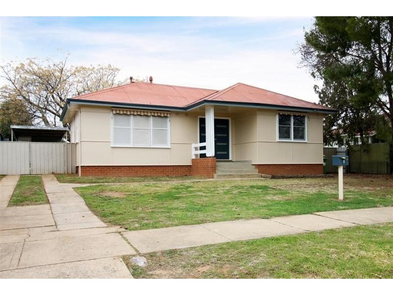 9 Hunter Street, Wagga Wagga NSW 2650