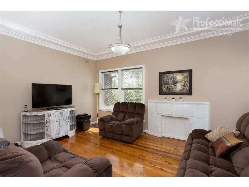 42 Mitchelmore Street, Turvey Park NSW 2650