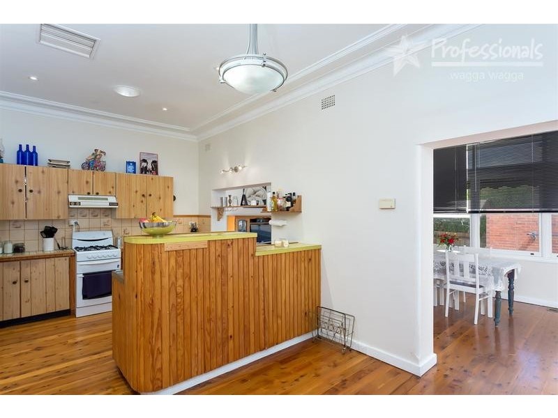 42 Mitchelmore Street, Turvey Park NSW 2650