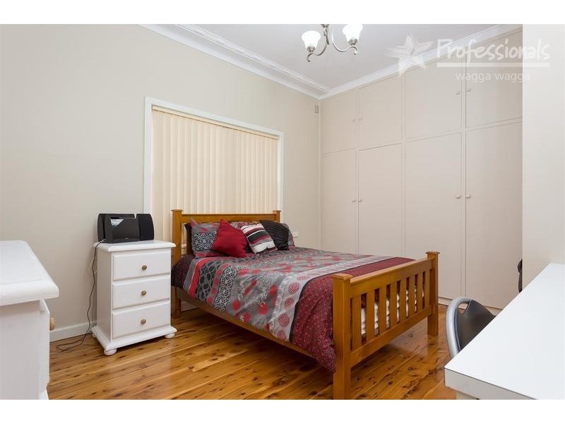 42 Mitchelmore Street, Turvey Park NSW 2650