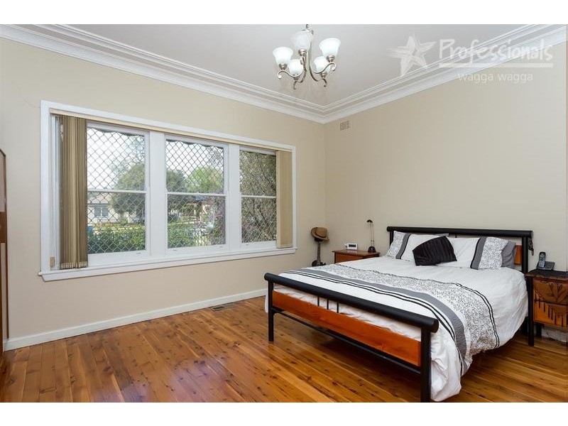 42 Mitchelmore Street, Turvey Park NSW 2650