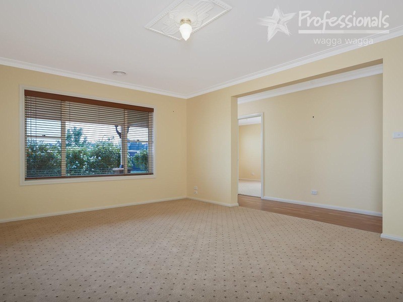 42 Bourkelands Drive, Bourkelands NSW 2650