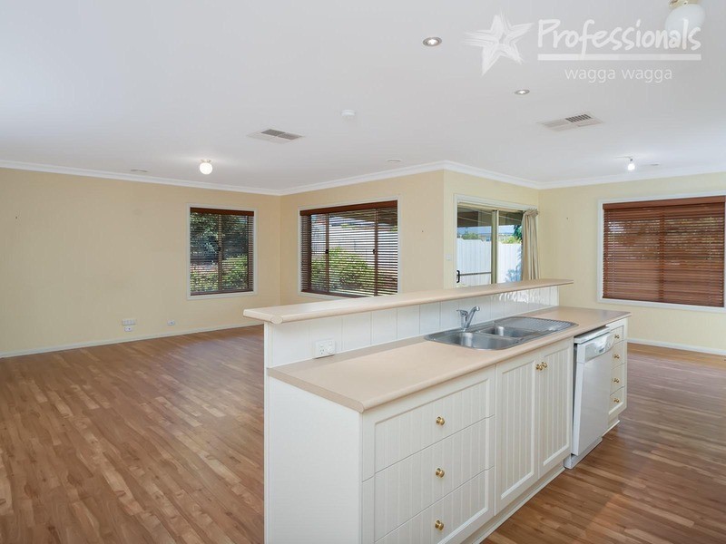42 Bourkelands Drive, Bourkelands NSW 2650