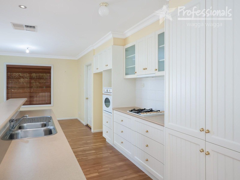 42 Bourkelands Drive, Bourkelands NSW 2650