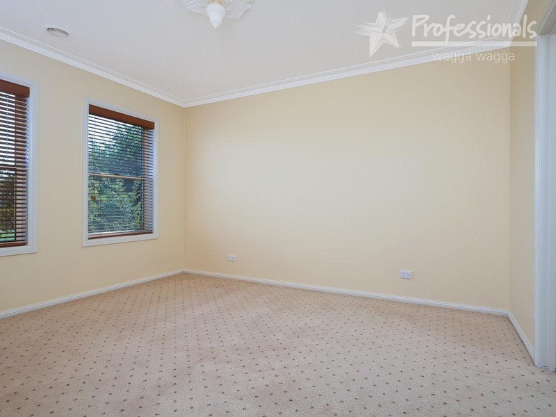 42 Bourkelands Drive, Bourkelands NSW 2650