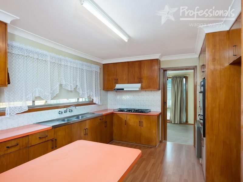 30 Geneva Crescent, Lake Albert NSW 2650