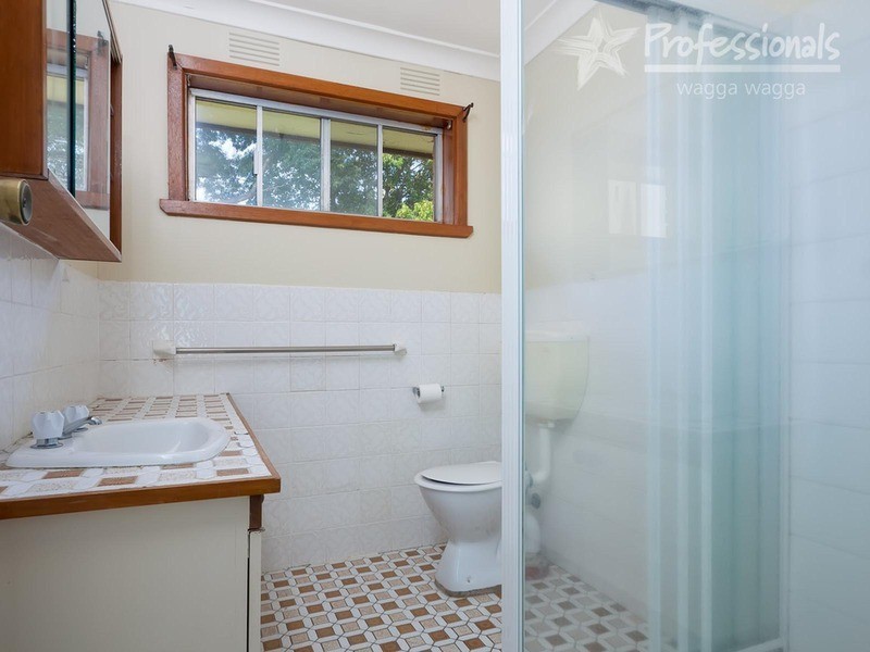 30 Geneva Crescent, Lake Albert NSW 2650