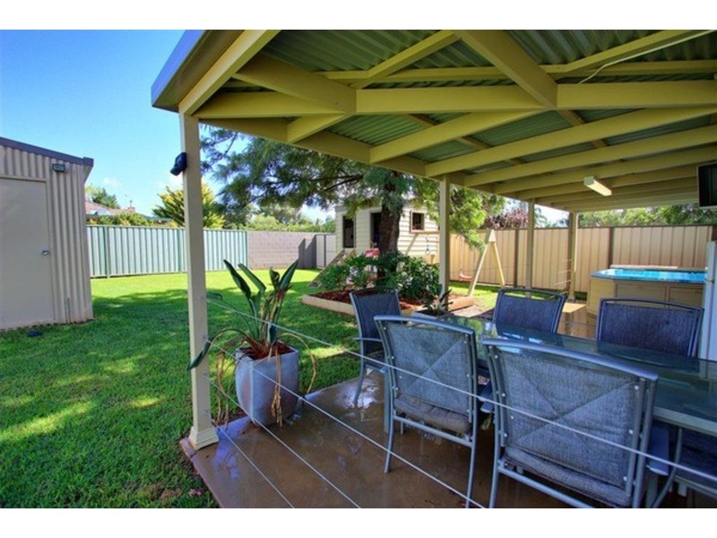 2 Nicholi Crescent, Wagga Wagga NSW 2650