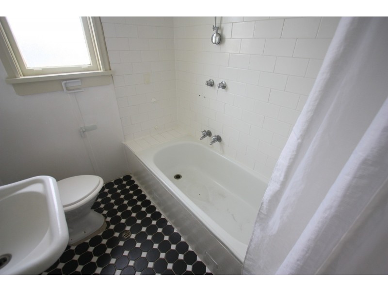 18 Spooner Avenue, Wagga Wagga NSW 2650