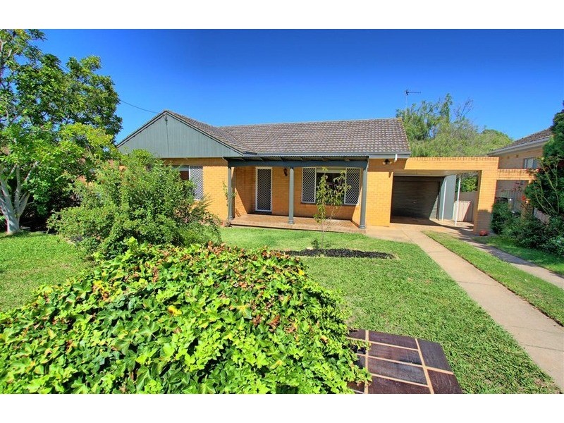 11 White Avenue, Kooringal NSW 2650