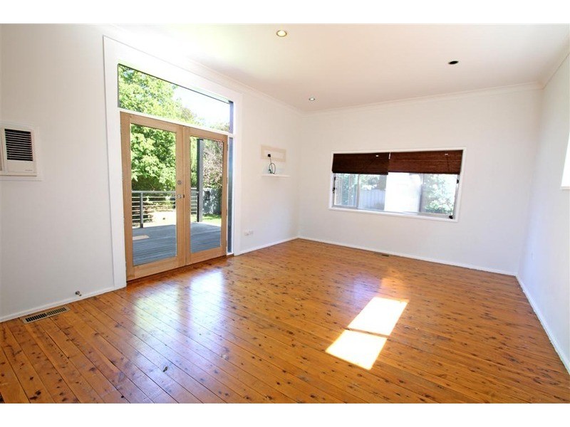 11 White Avenue, Kooringal NSW 2650