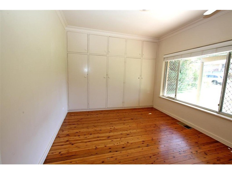 11 White Avenue, Kooringal NSW 2650