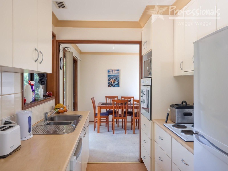 7 Simpson Avenue, Forest Hill NSW 2651