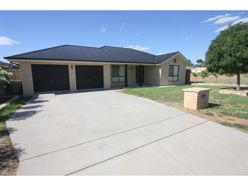 6 Apprentice Avenue, Wagga Wagga NSW 2650