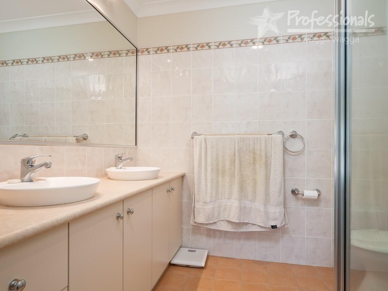 44 Doman Street, Estella NSW 2650