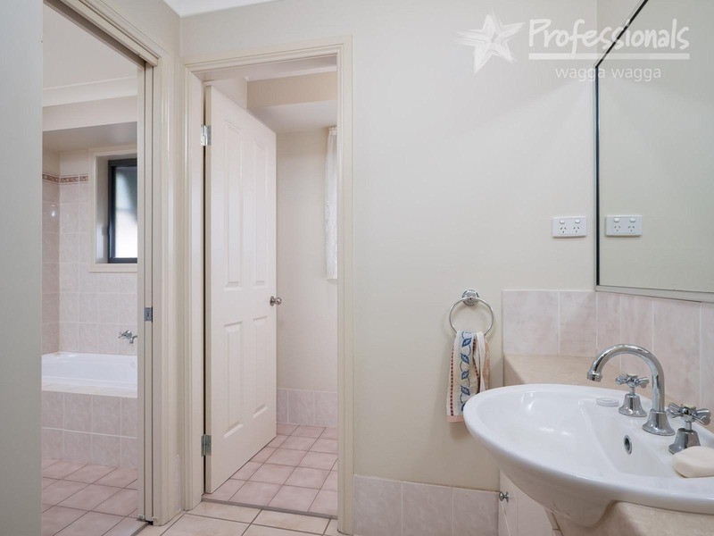 44 Doman Street, Estella NSW 2650