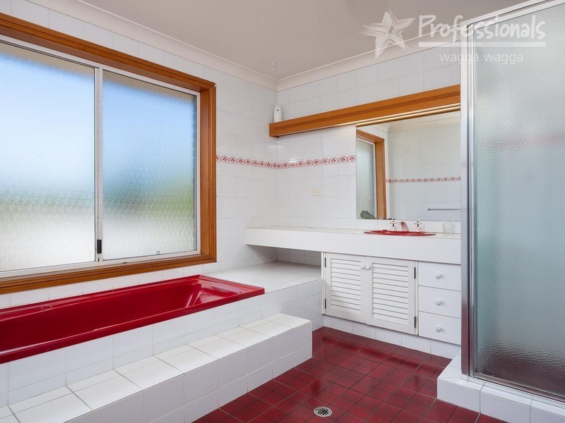 110 The Esplanade, Wagga Wagga NSW 2650