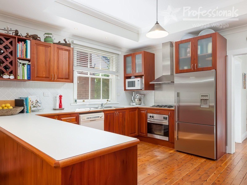 24 Oates Avenue, Wagga Wagga NSW 2650