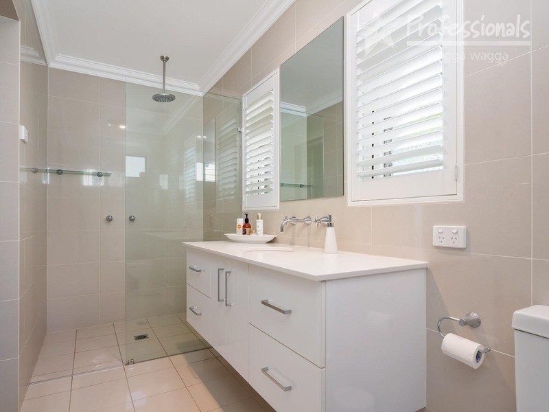 24 Oates Avenue, Wagga Wagga NSW 2650