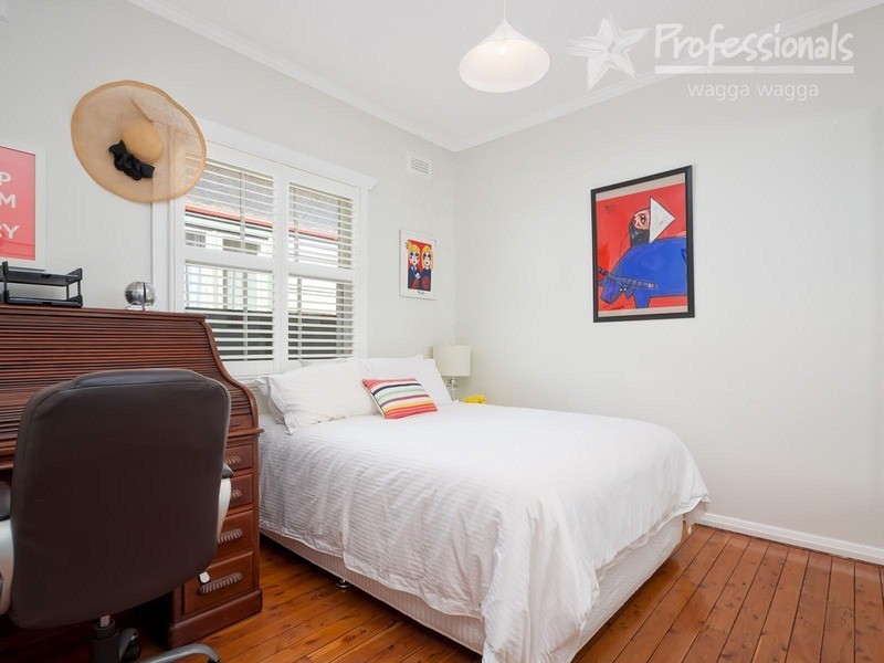 24 Oates Avenue, Wagga Wagga NSW 2650