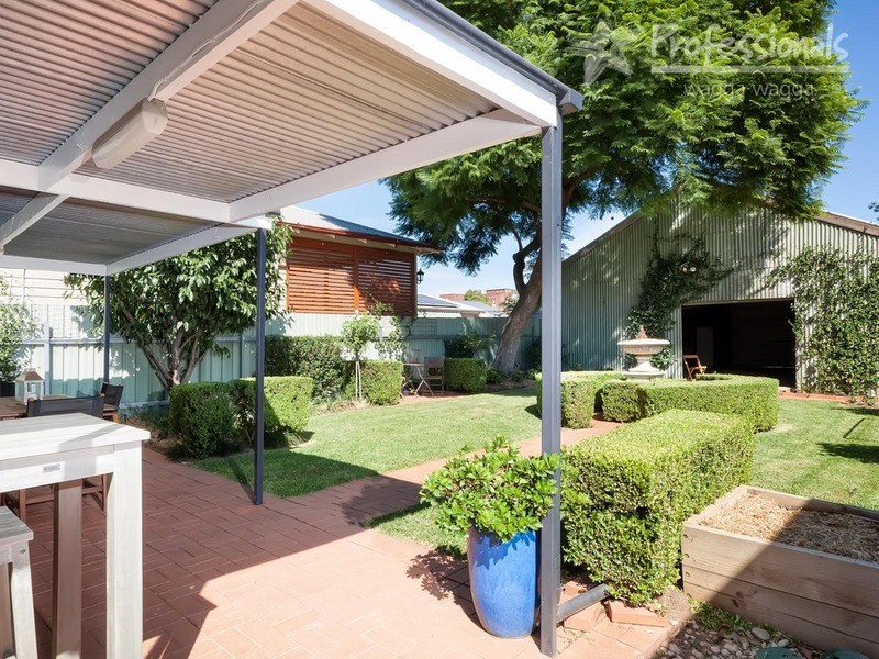 24 Oates Avenue, Wagga Wagga NSW 2650