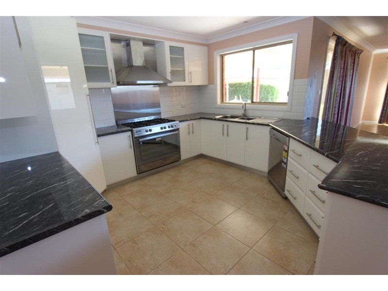 10 Peppermint Drive, Wagga Wagga NSW 2650