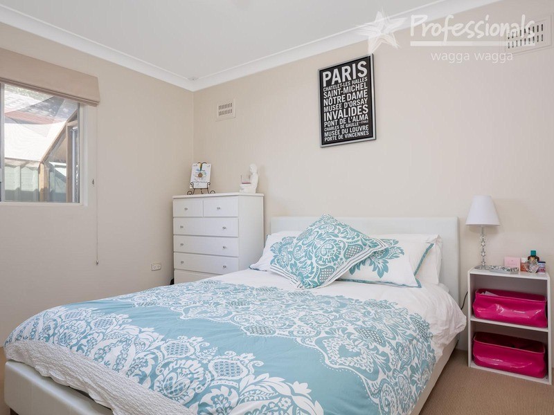 294 Bourke  Street, Tolland NSW 2650