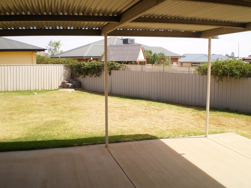 40 Nunkeri Street, Glenfield Park NSW 2650