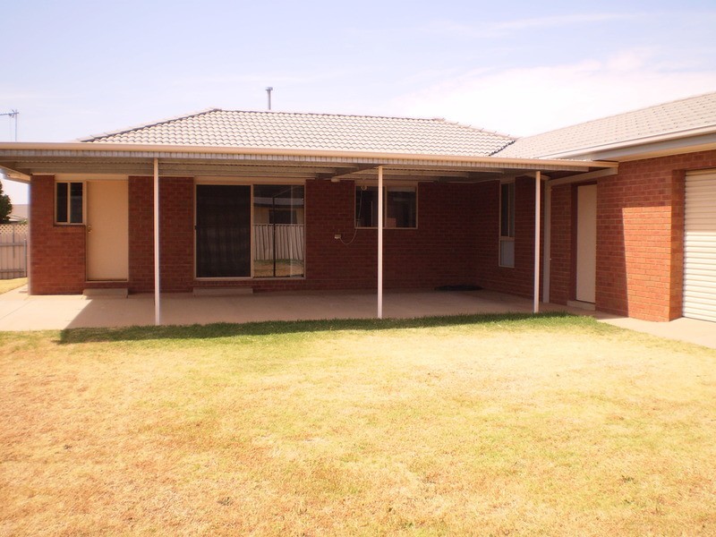 40 Nunkeri Street, Glenfield Park NSW 2650