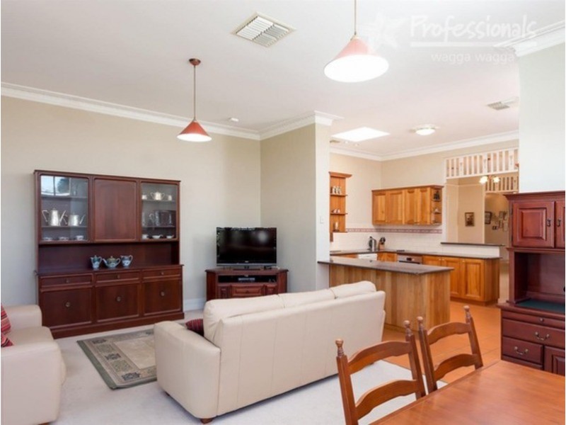 37 Thorne Street, Wagga Wagga NSW 2650