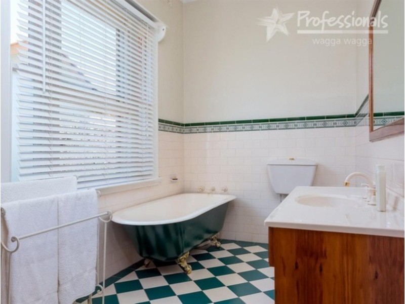 37 Thorne Street, Wagga Wagga NSW 2650