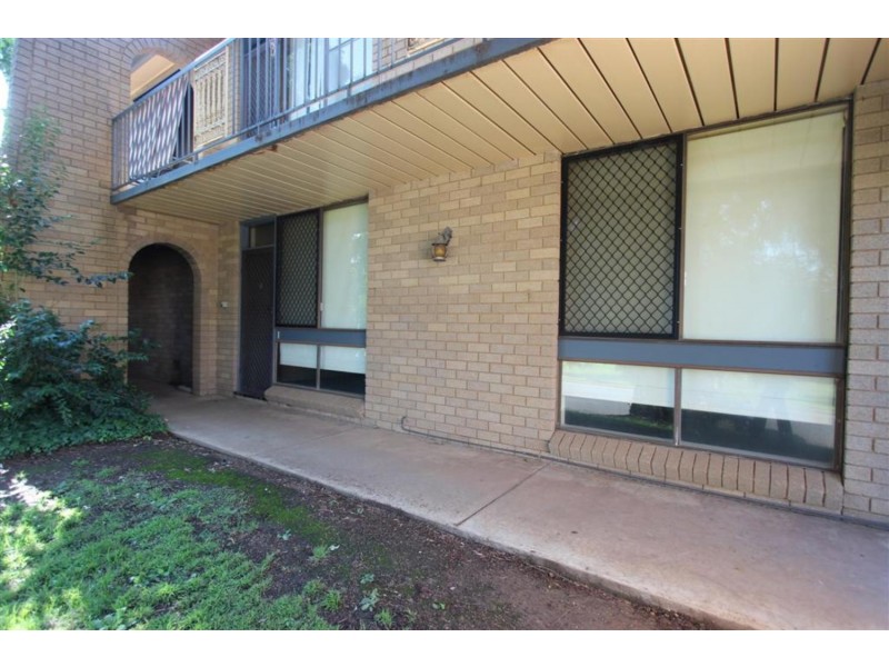 1/9 Nordlingen Drive, Wagga Wagga NSW 2650