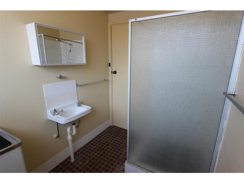 1/9 Nordlingen Drive, Wagga Wagga NSW 2650