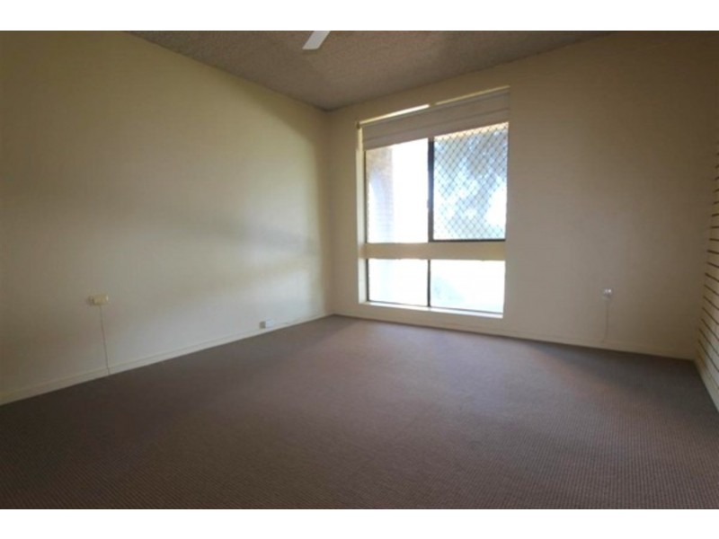 1/9 Nordlingen Drive, Wagga Wagga NSW 2650