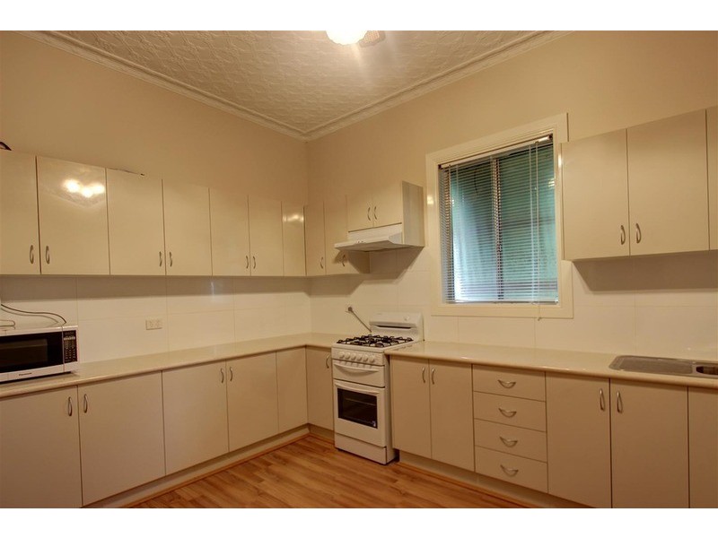 82 Hampden Avenue, North Wagga Wagga NSW 2650